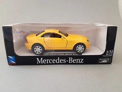 LE7309 NEW-RAY 51603 1/32 1:32 Voiture Mercedes Benz SLK 1998 jaune friction - Photo 1/4