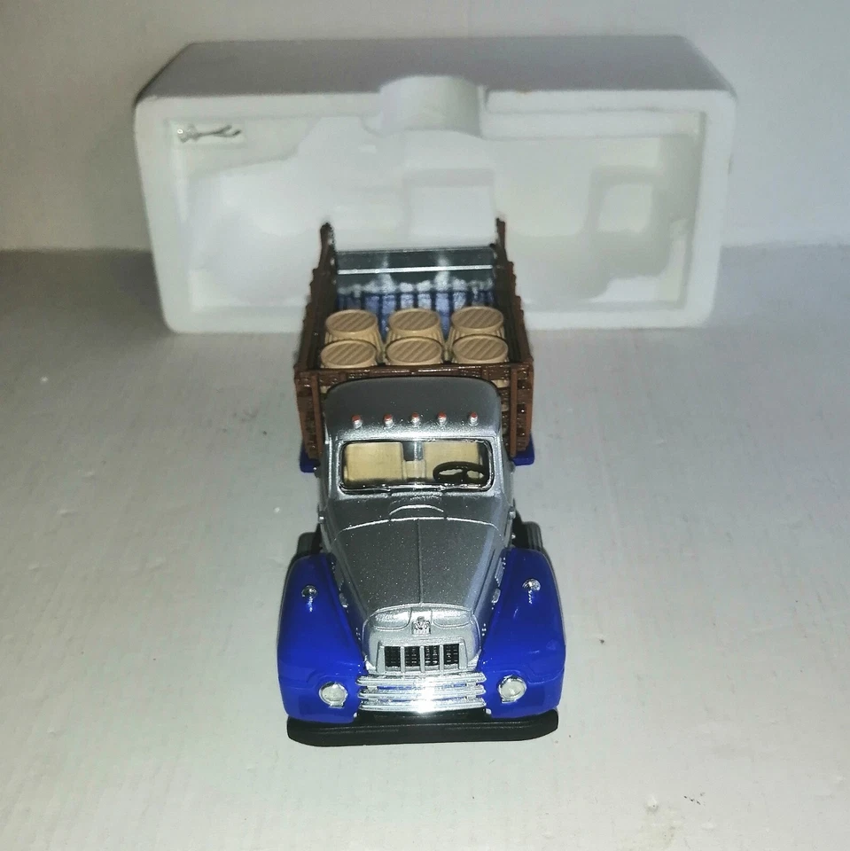 FIRST GEAR 1/34 INTERN.R-190 FULL RACK STAKE TRUCK 1957 OLD STYLE COD.19-1549 - Immagine 3 di 4