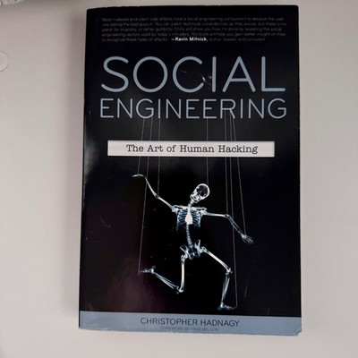 Social Engineering: The Art of Human Hacking - Paperback - GOOD