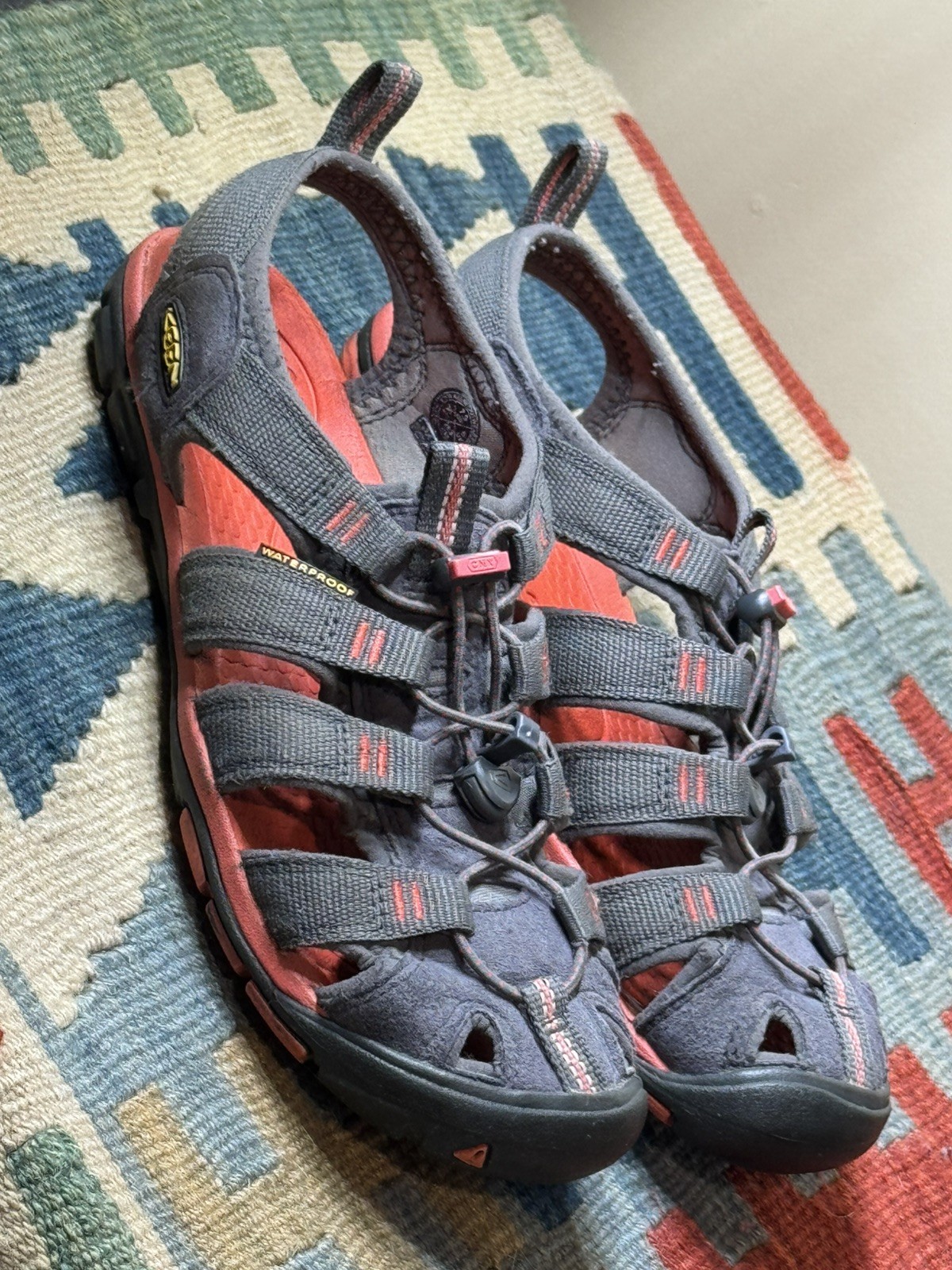 KEEN Clearwater CNX Grey Coral Women’s Size 7.5 Waterproof Hiking Sandals Shoes