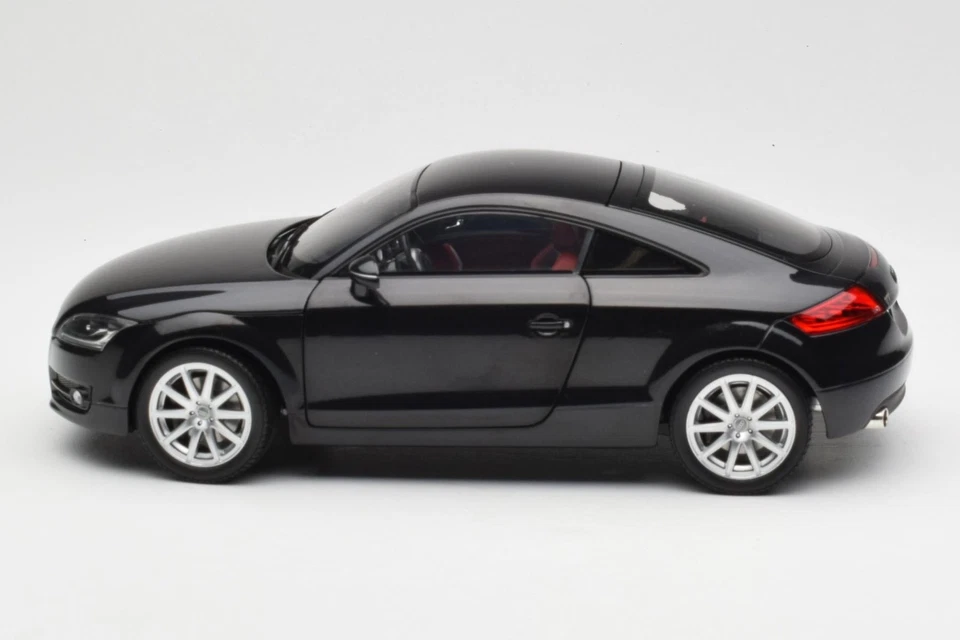 5010500425 Audi TT 8J Phantomschwarz Minichamps 1/18 - Immagine 4 di 4