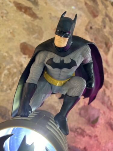 Batman Figurine Light Licensed DC Comics Bat Signal Collectable Posable Lamp - Picture 3 of 6