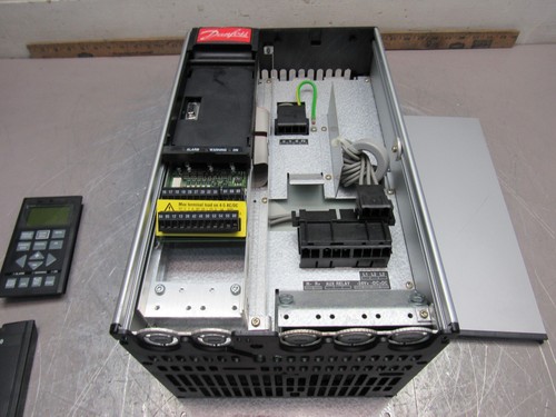 DANFOSS VLT5011PT5CN1STR1DLF00A00C0 380-500V 7.5KW/10HP DAMAGED BEFORE INSTALL ! - Picture 7 of 18