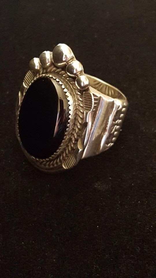 Anillo de hombre raro hecho a mano con ONYX negro y plata de ley Foto 2 de 4