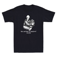 The Mystery Of BigFoot Solved Funny Bigfoot Alien UFO Meme Retro Men's T-Shirt