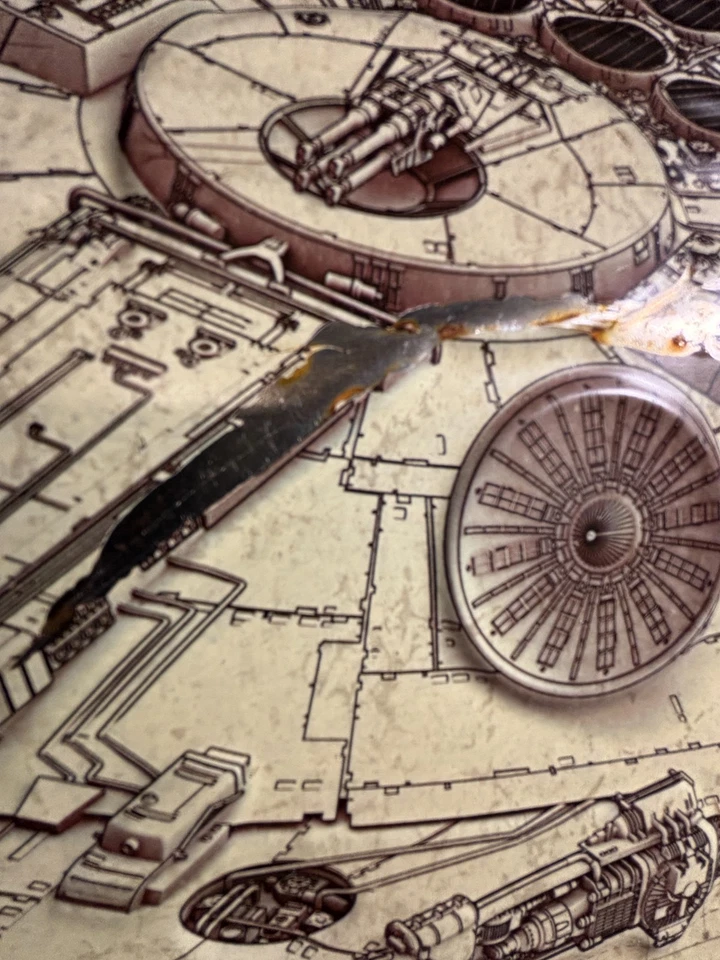 "Letrero de metal 3D Disney Star Wars Millennium Falcon 2012 decoración de pared 21"" X 10""" Foto 3 de 4