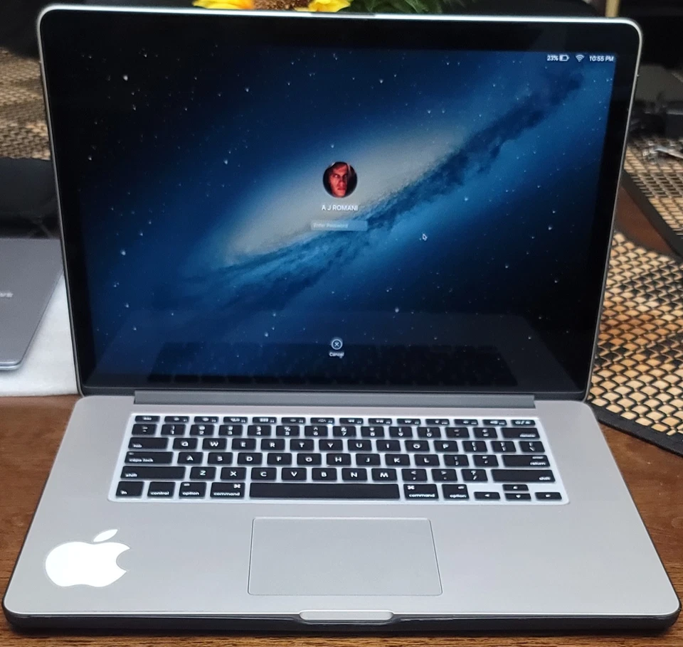 MacBook Pro 2012 i7 15 pulgadas 16 GB RAM; 750 SSD; ligeramente usado Foto 4 de 4