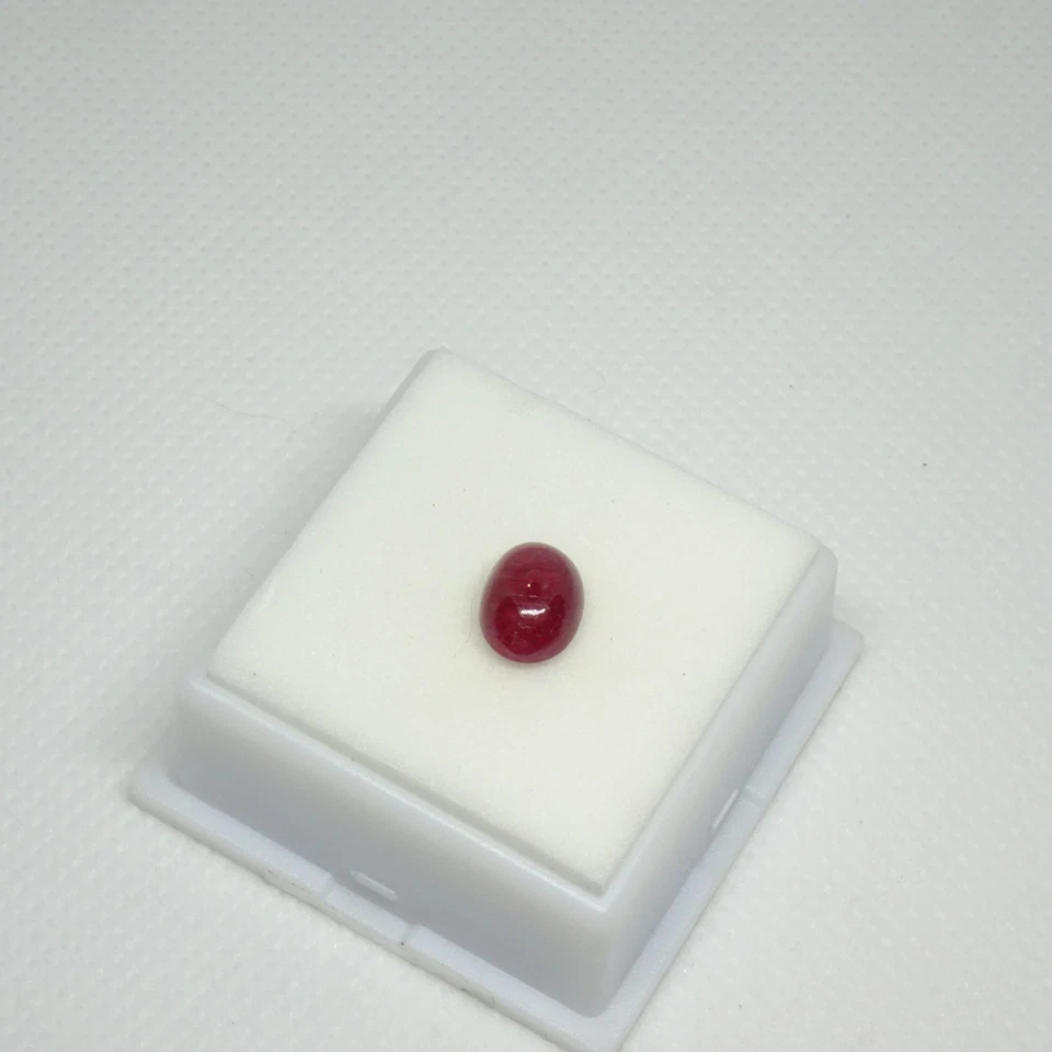 Beautiful Ruby Cabochon - 3.29ct - 7.1x9.9mm Oval Cabochon - Madagascar Ruby - Image 4 of 4
