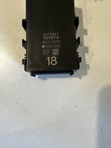 Toyota Prius Gateway Control Unit 89111-47070 Genuine 1.8 Hybrid 2018 - Picture 2 of 7
