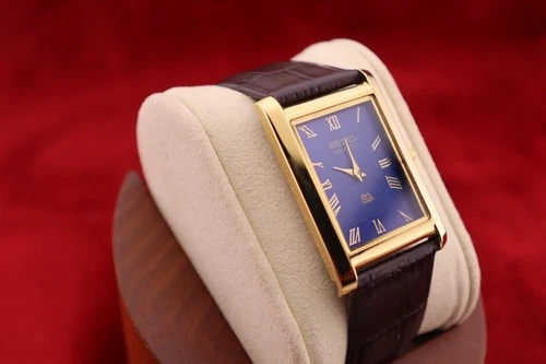 ⌚✨ Vintage Seiko Slim Quartz Gentlemen's Blue Dial ,Dark Brown Dress Watch
