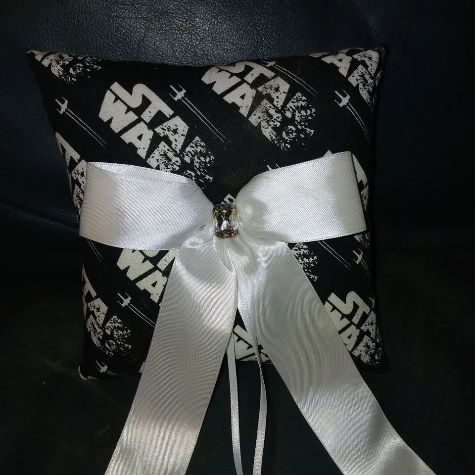 Almohada anillo de boda Star Wars Darth Vadar con bling y arco 7,5" x 7,5" fantasía Foto 2 de 4