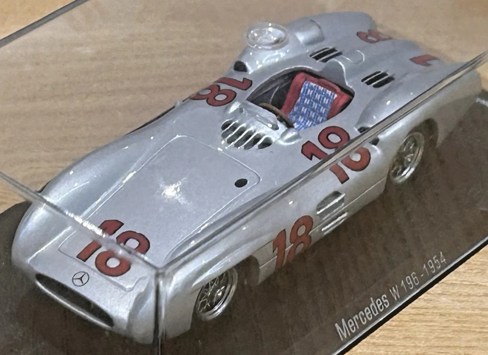 Mercedes-Benz Silberpfeil W 196 Juan Manuel Fangio 1954 1:43 - Bild 2 von 4
