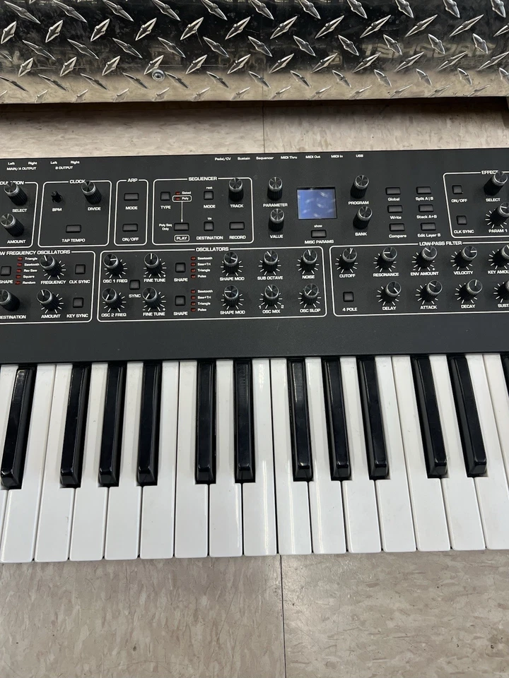 Dave Smith Prophet Rev2 Synth 61-Key 8-Voice Polyphonic Synthesizer Keyboard - Image 3 of 4