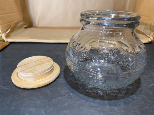 Barattolo/vaso/cucina in vetro frutta goffrato vintage con coperchio in legno - Foto 2 di 8