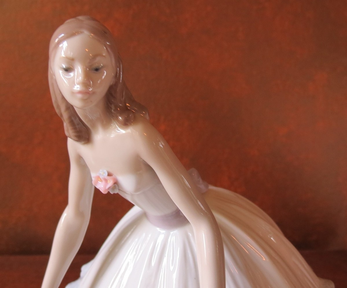 【美品】LLADRO 5857 紫のドレスを着た淑女 美品】LLADRO 5857 紫のドレスを着た淑女 - メルカリ