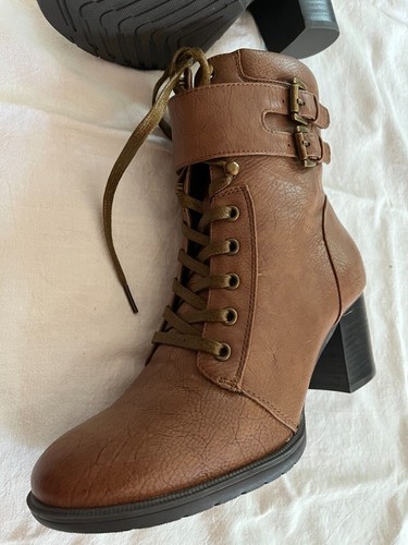G.H. Bass and Co. Womens Brown Leather 