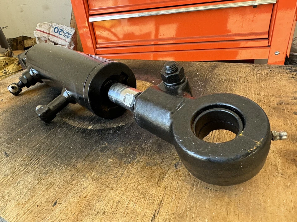 REMAN KOMATSU ВИЛОЧНЫЙ ПОГРУЗЧИК НАКЛОН ЦИЛИНДР В СБОРЕ (37A-1AP-4021) - Изображение 2 из 4