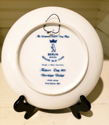 W Germany Berlin Brooklyn Bridge Father's Day Blue China Plate 1971 1st Edition - Picture 3 of 4