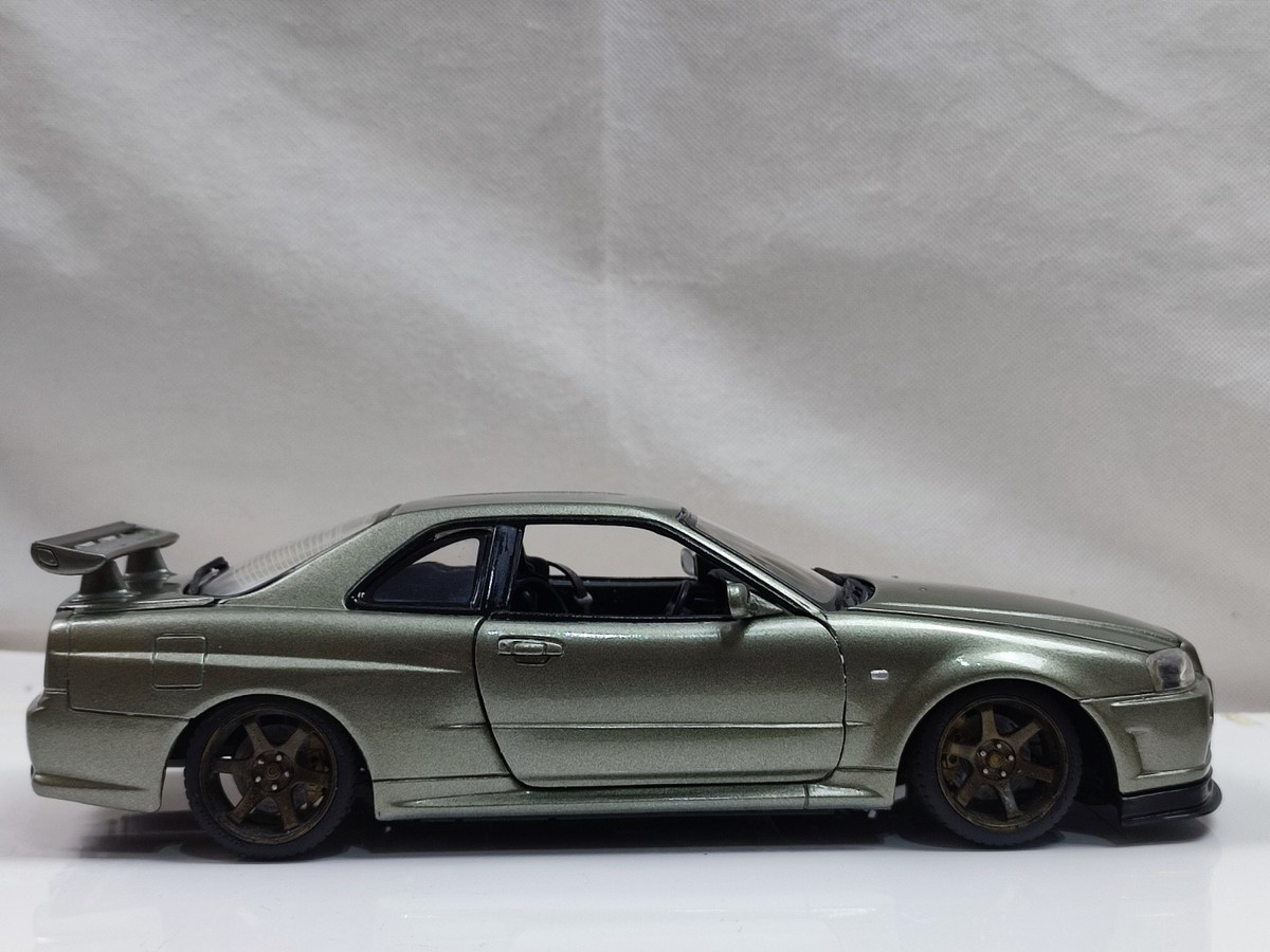 Motormax 1/18 Nissan Skyline R34 GTR Millennium Jade Custom