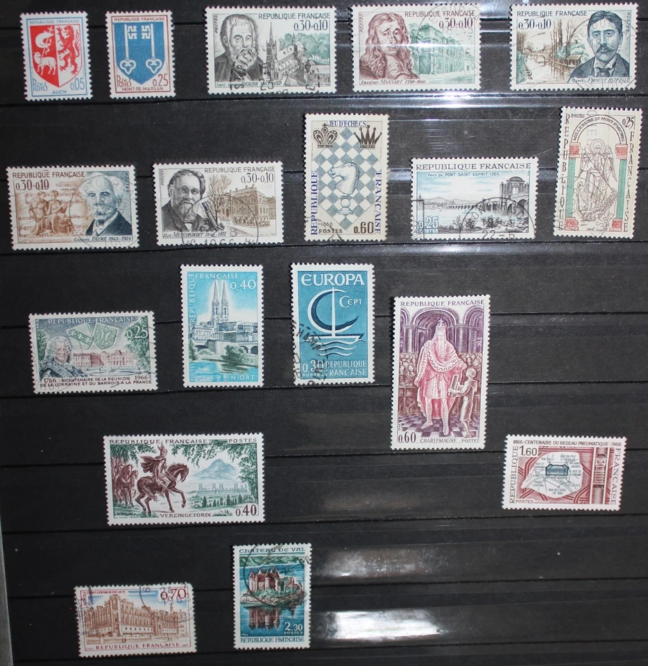 Lot 18 timbres 1966 (dont 6 neufs* 1468 1469 1485 1495 1497 1498 (Cote 8€) - Photo 1/1