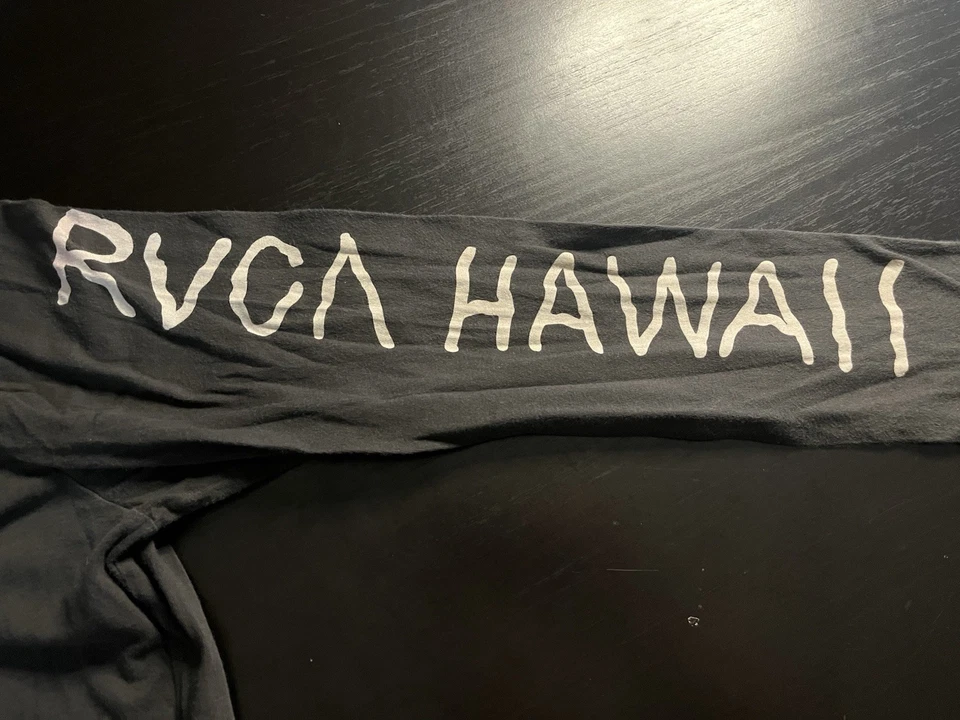 RVCA Hawaii Long Sleeve Tee M Black Luke Pelletier Artist Series Skull Graphic - Image 4 of 4
