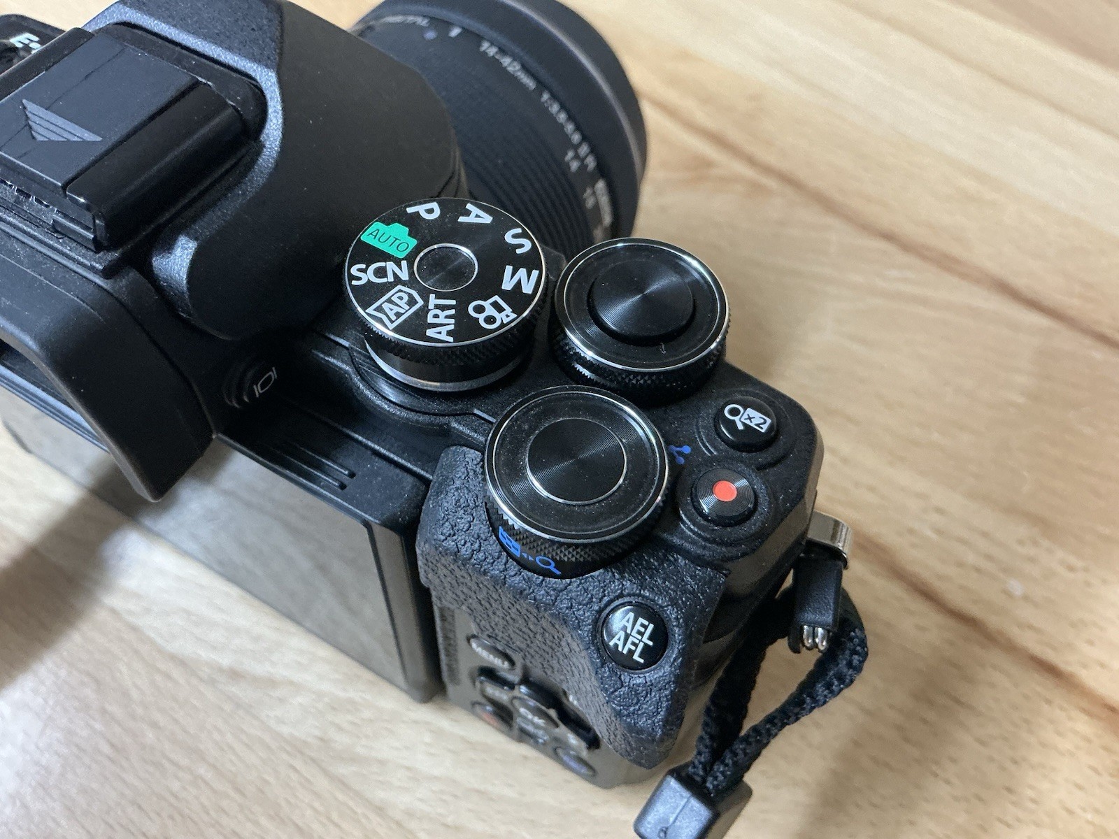 Olympus OM-D E-M10 Mark IV Camera 20.3MP Micro FT Body w/ Lens 673 Shutter Count