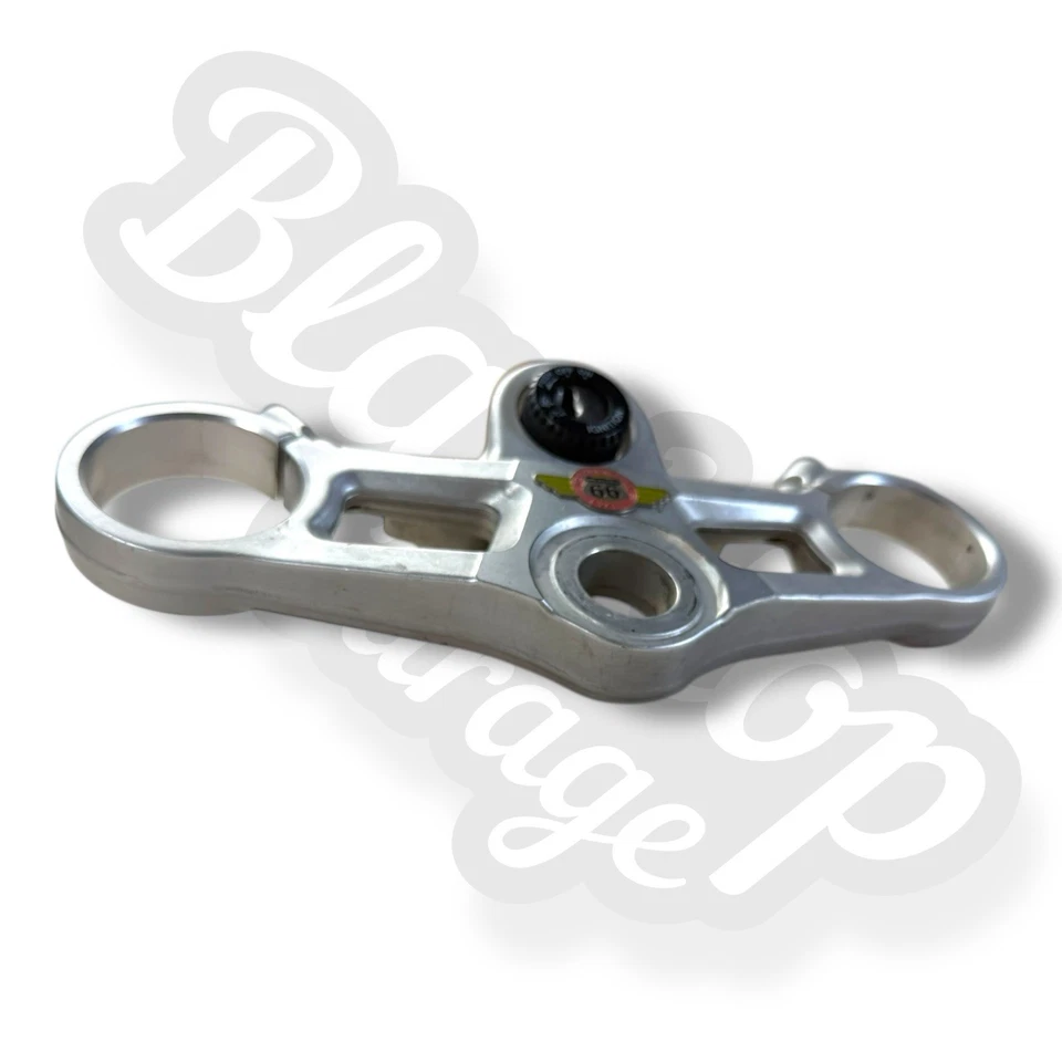 Abrazadera de soporte de yema de horquilla superior triple OEM Triumph Daytona 675 2006-2020 Foto 3 de 4