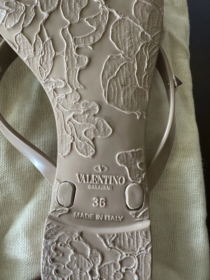 VALENTINO GARAVANI ROCKSTUD JELLY THOMG MUJER DESNUDA UE 36/US 6 Foto 4 de 4