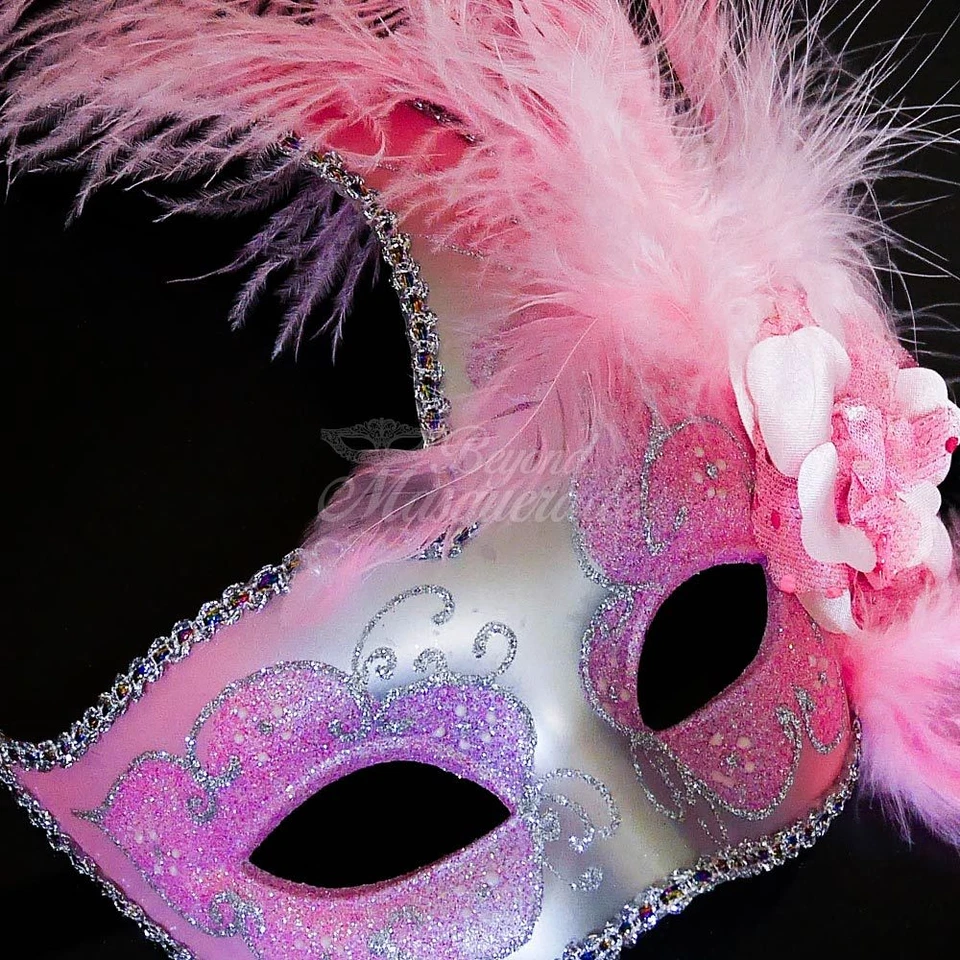 Máscara feminina veneziana pena de avestruz M6131 prata/rosa claro - Imagem 3 de 4