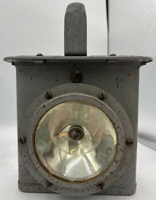 WWII NAVY SHIP BATTERY LANTERN 5293-L-5 TYPE J-I DELTA ELECTRIC