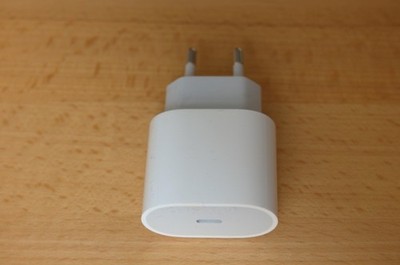 Original Apple 18W USB-C Netzteil Power Adapter MU7V2ZM/A A1692