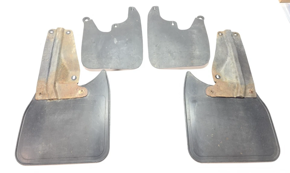 Juego de protectores contra salpicaduras delanteros traseros Toyota Tacoma 95-04 OEM TOYOTA 2x2 Foto 2 de 4