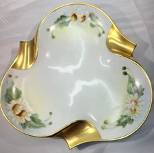 trinket dish with hand-painted daisies and gold gilt trim by Edna Earle Lindsey