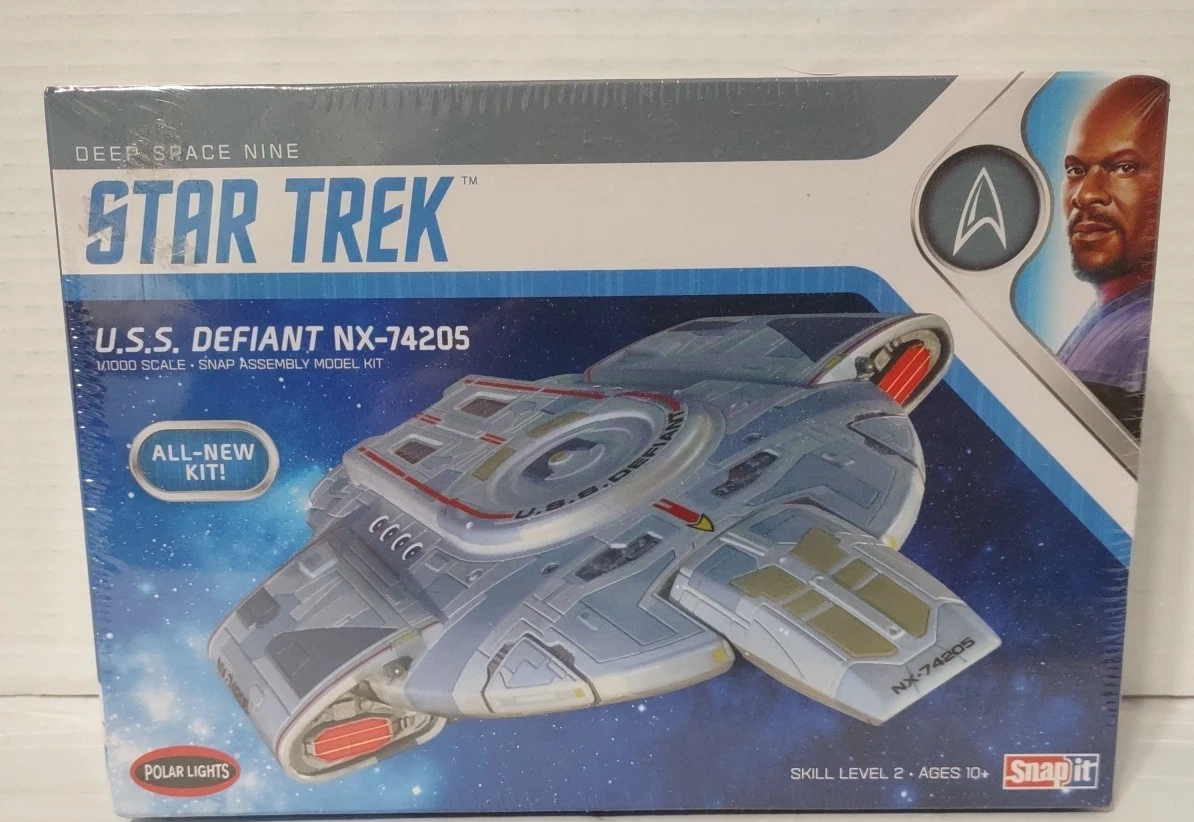 Star Trek Deep Space Nine U.S.S. Defiant Ertl AMT Model Kit 4613 New Open Box