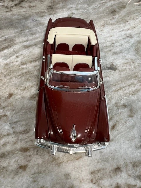 Signature 1953 Buick Skylark Convertible Diecast Model 1/32 - Image 4 of 4