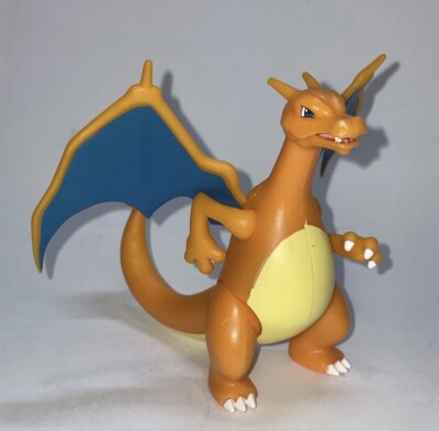 Pokemon 4.5 Inch Battle Feature Figure Charizard Deluxe Action Jazwares