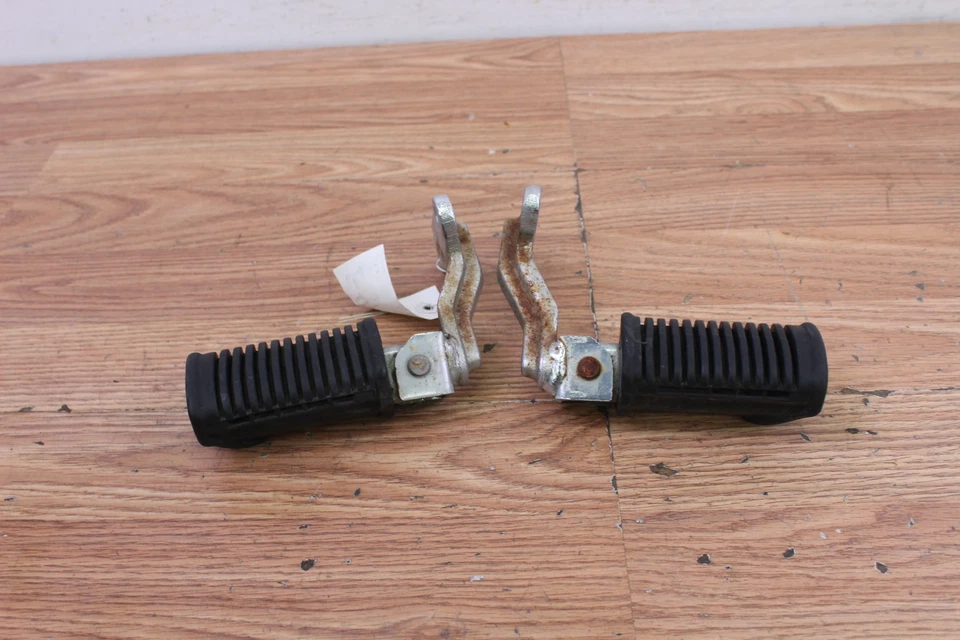 Suzuki GS450L 1983 estriberas delanteras izquierda y derecha con soportes - par Foto 3 de 4