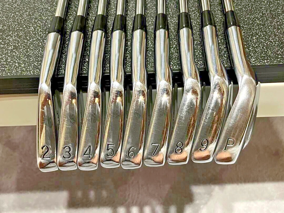 Miura Giken Titleist Tiger Woods Red (T) 2~P 681 DG X100 (468 / 500) - Image 3 of 4