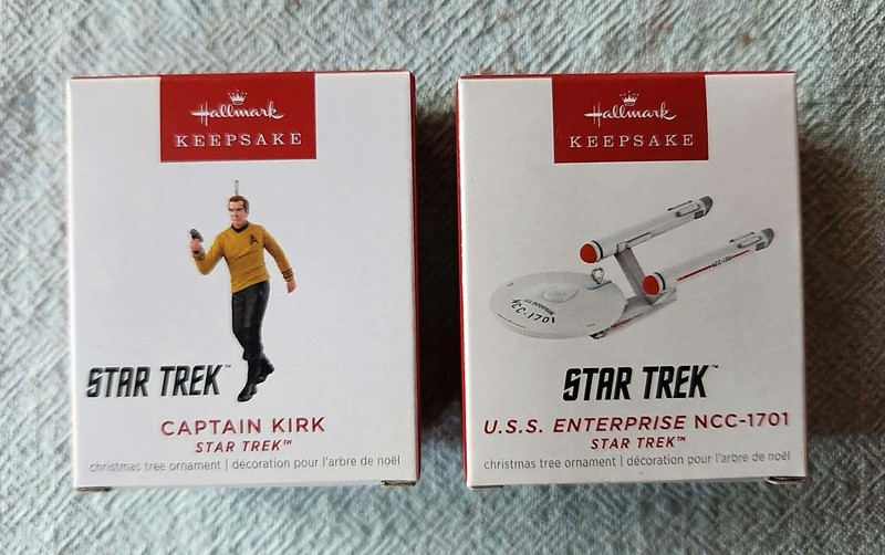 2023 Hallmark Keepsake Star Trek Mini Captain Kirk & U.S.S. Enterprise  NEW