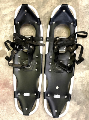Sportsman s Guide 31  Aluminum Snowshoes 9  Wide White Frame Aluminum Cleats