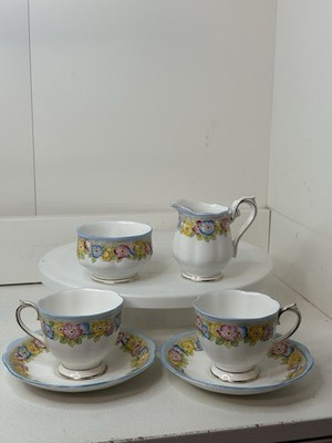 Sehr hübsche Vintage Royal Albert Floral 2 Teetassen, Untertassen, Milchkännchen, Zuckerdose