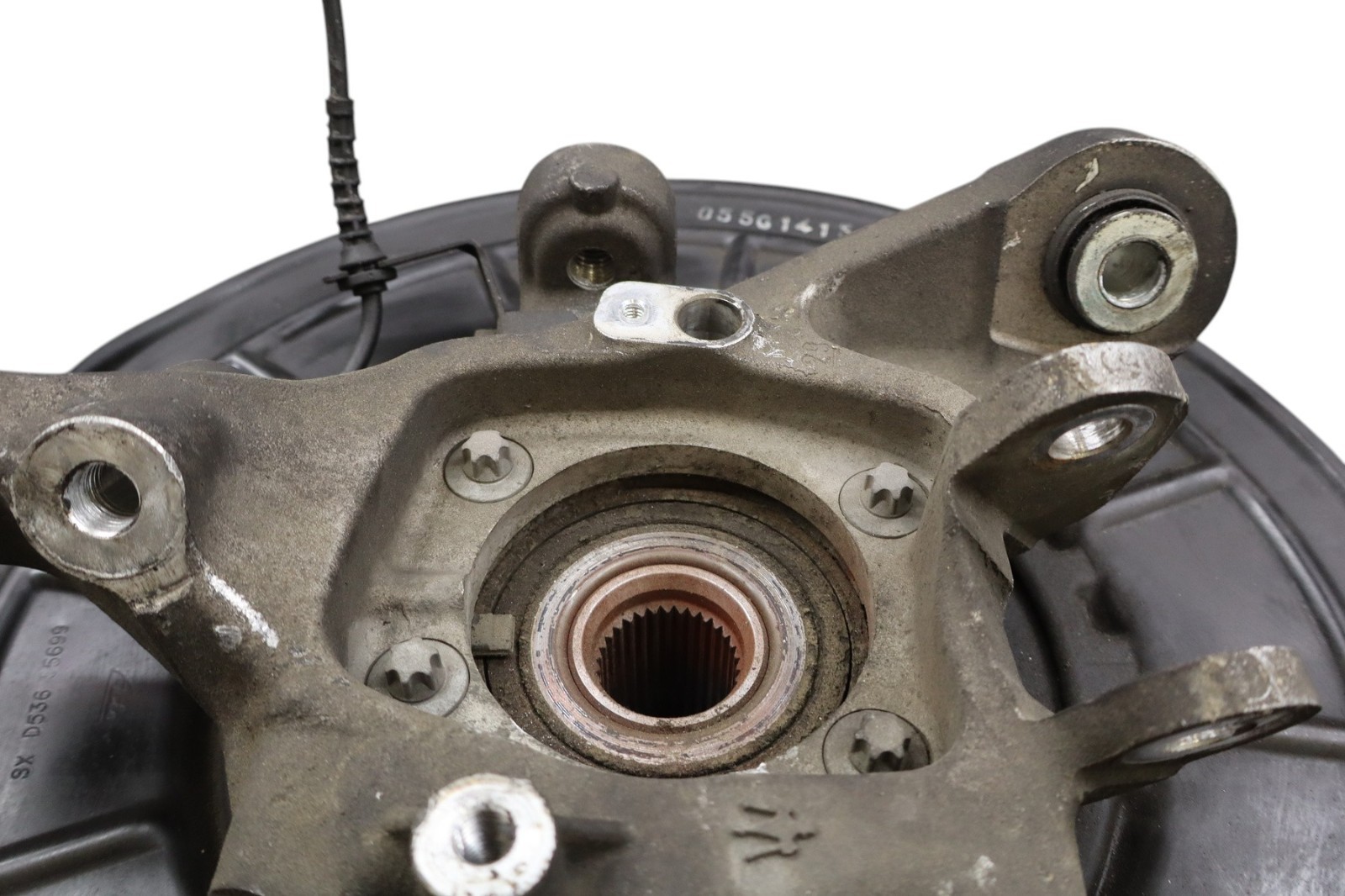 14-17 Maserati Ghibli Rear Left Driver Side Spindle Knuckle Hub 670006804 Oem