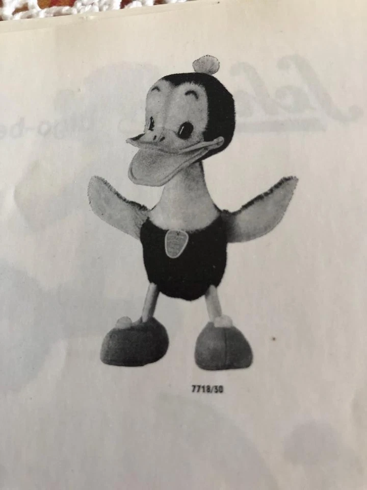 Schuco bigo-bello Quaki 7718/30 Mohair ID, and humanized Poodle dressed PAIR LOT - Image 2 of 4