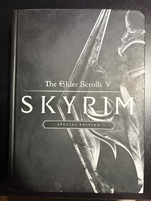 The Elder Scrolls V: Skyrim Special Edition Hardcover Strategy Guide w/Poster