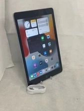 Apple iPad 6th Gen. 32GB, Wi-Fi, 9.7in - Gray / Silver / Gold  *Grade B*