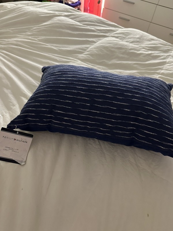 Tommy Hilfiger Leilani Woven Slub 12" X 18" Decorative Pillow . Orig. Price 85$