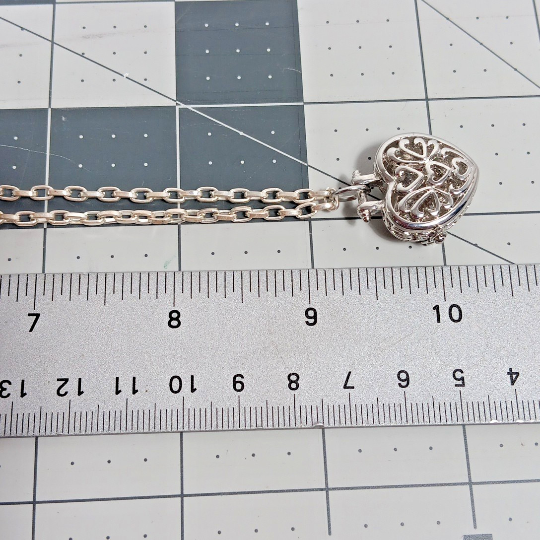 3D Heart Locket Costume Jewelry Opens 9inch Chain Choker Length Silvertone Charm