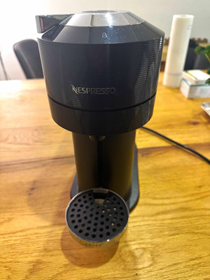 Nespresso Vertuo Next Kapselmaschine Schwarz mit Wassertank & Abtropfschale