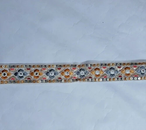 BORDADO MULTICOLOR CON LENTEJUELAS TRABAJO ENCAJE ELEGANTE Foto 2 de 4