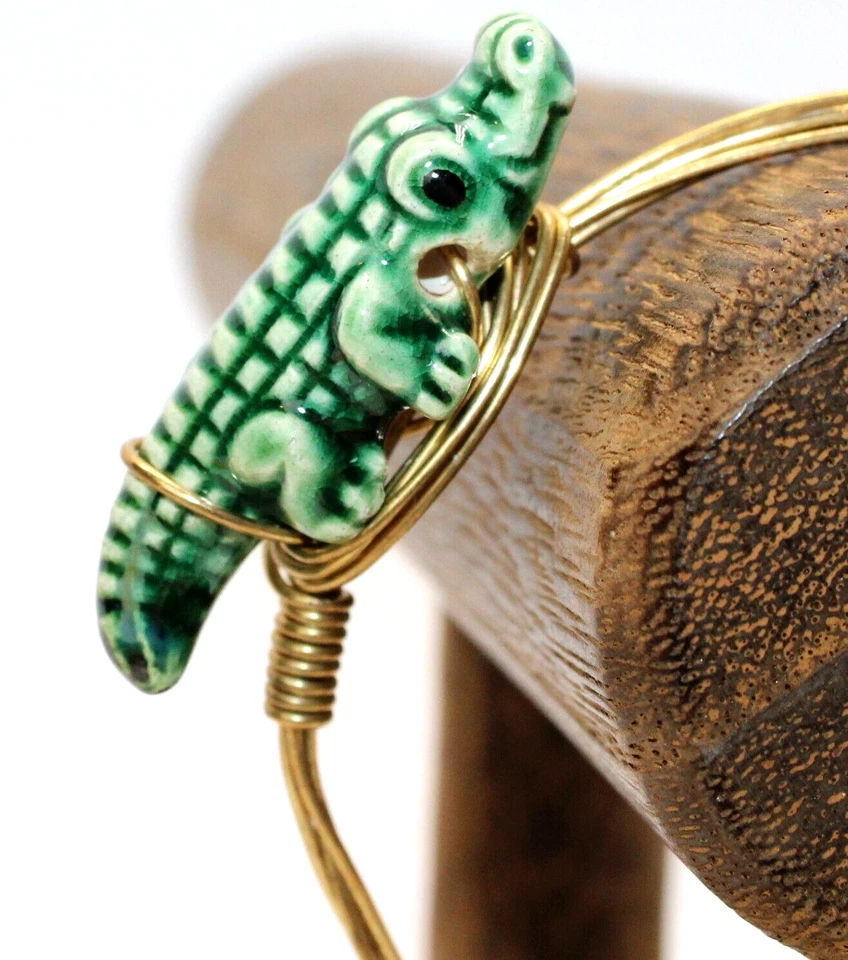 Pulsera de alambre de cobre bohemio hecha a mano 3 cuentas gruesas de cocodrilo verde de 1,5" Foto 3 de 4